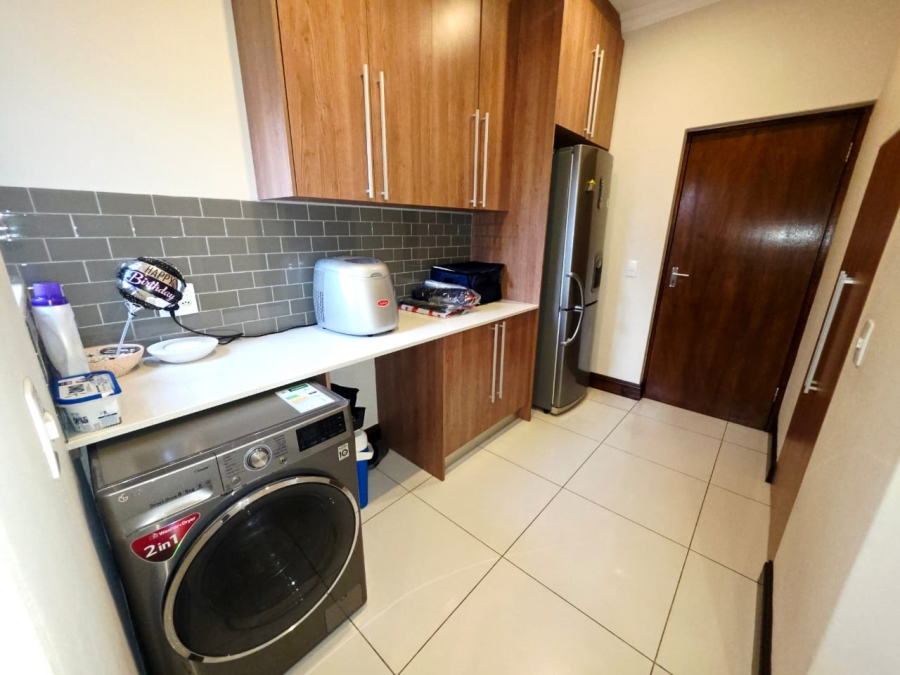 6 Bedroom Property for Sale in Sandown Western Cape